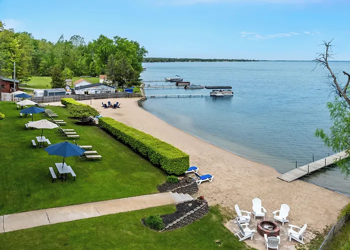 Beachfront Hotel Houghton Lake