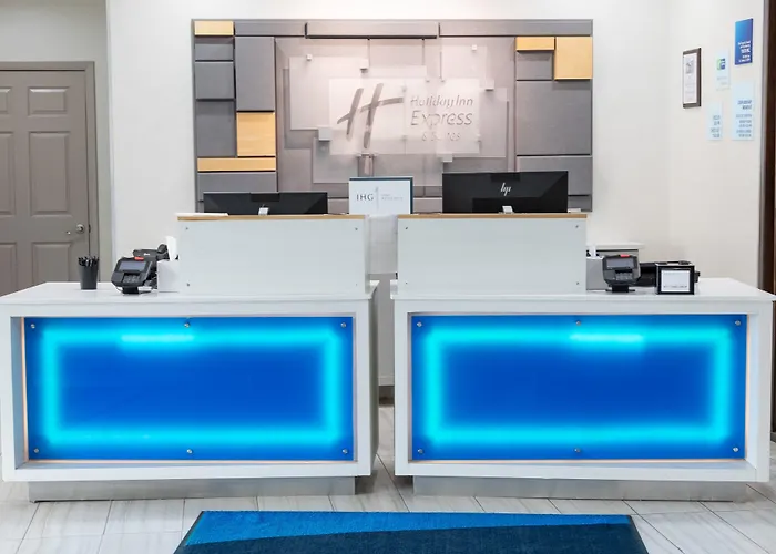 Holiday Inn Express & Suites Chicago West - St Charles By Ihg