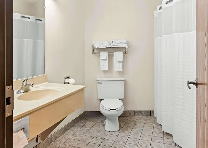 Americas Best Value Inn & Suites - Tahquamenon Country
