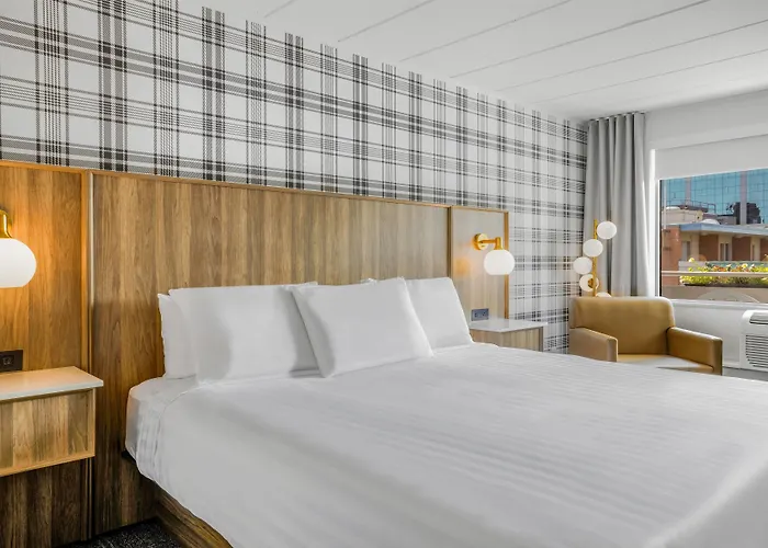 Travelodge By Wyndham Niagara Falls At The Falls