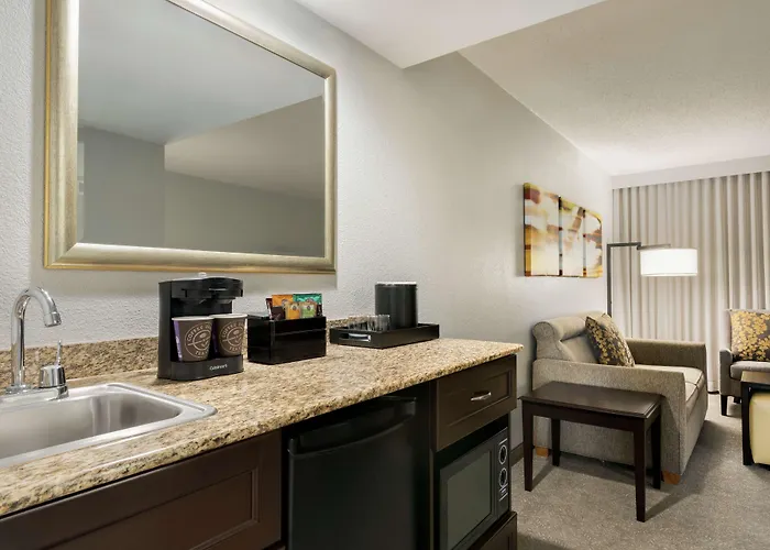 Embassy Suites By Hilton Atlanta Alpharetta