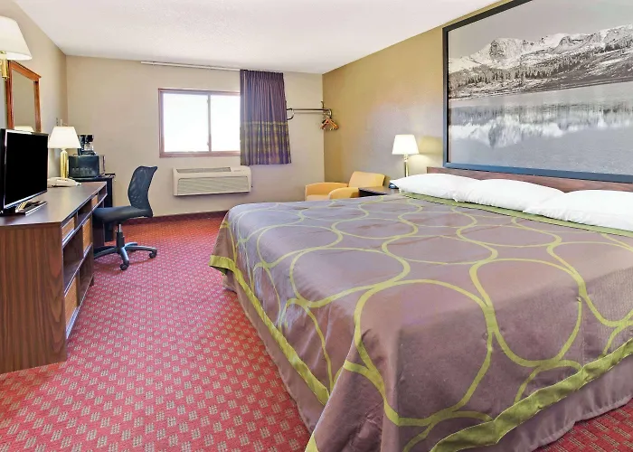 Super 8 By Wyndham Longmont/Del Camino