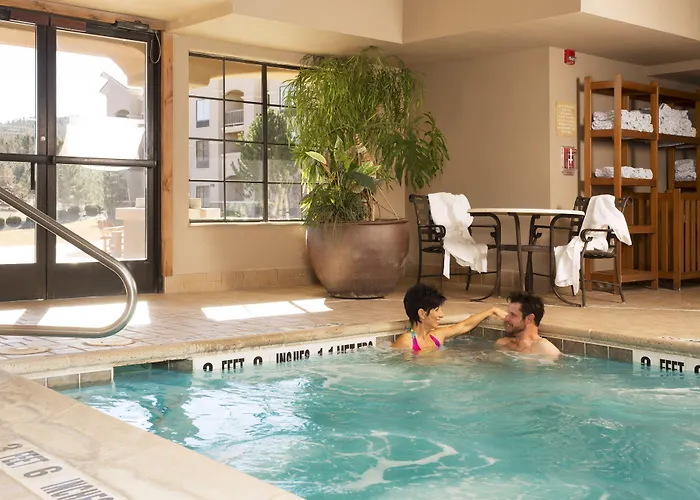 Mcm Elegante Lodge & Resorts
