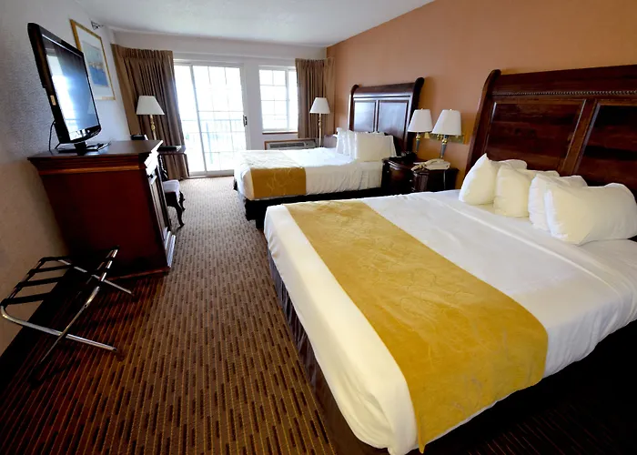 Crown Choice Inn & Suites Lakeview And Waterpark