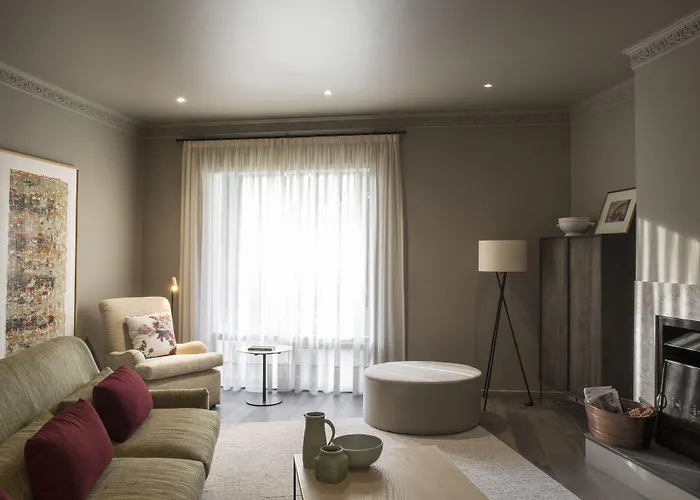 Lancemore Lindenderry Red Hill