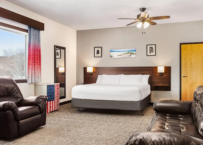 Ramada By Wyndham Richland Center