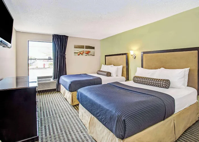 Days Inn By Wyndham Great Lakes Naval Base