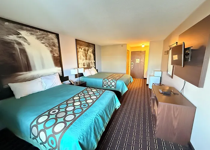 Super 8 By Wyndham Reedsburg