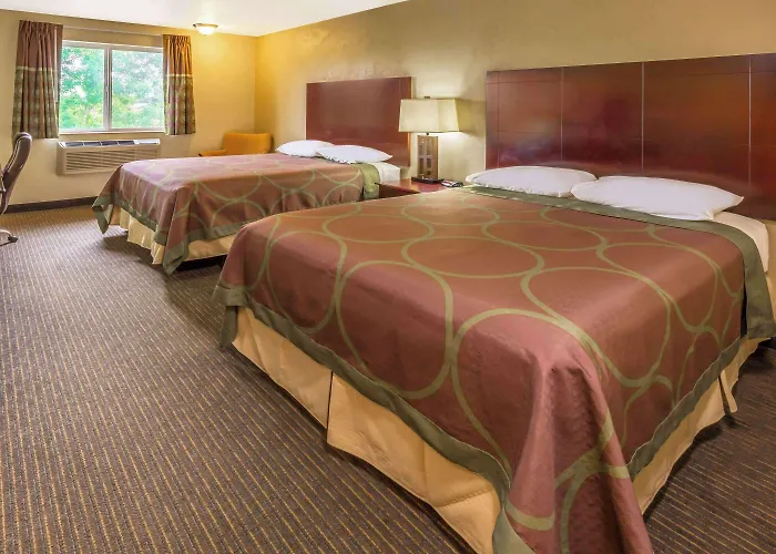 Super 8 By Wyndham Woodburn