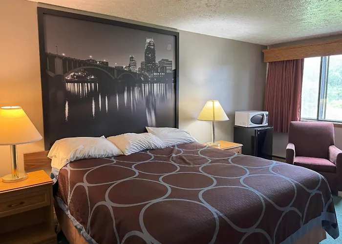 Super 8 By Wyndham Chaska