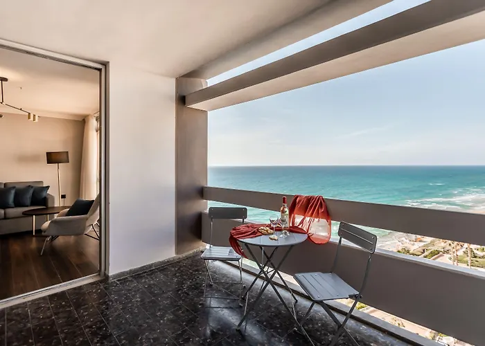 The Seasons Hotel -Studio & Suite