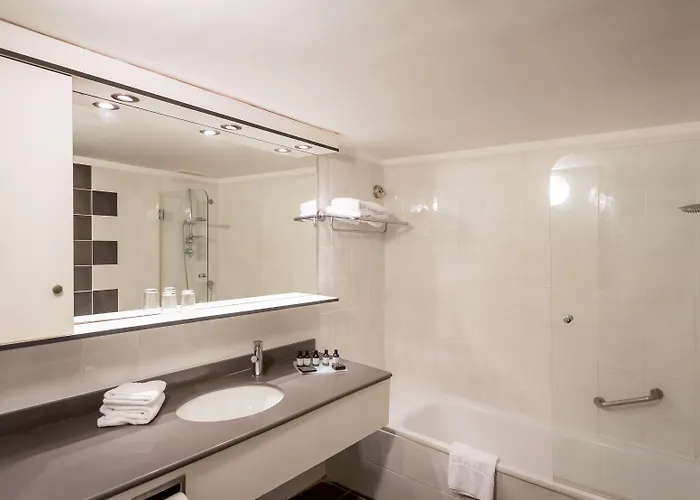 The Seasons Hotel -Studio & Suite
