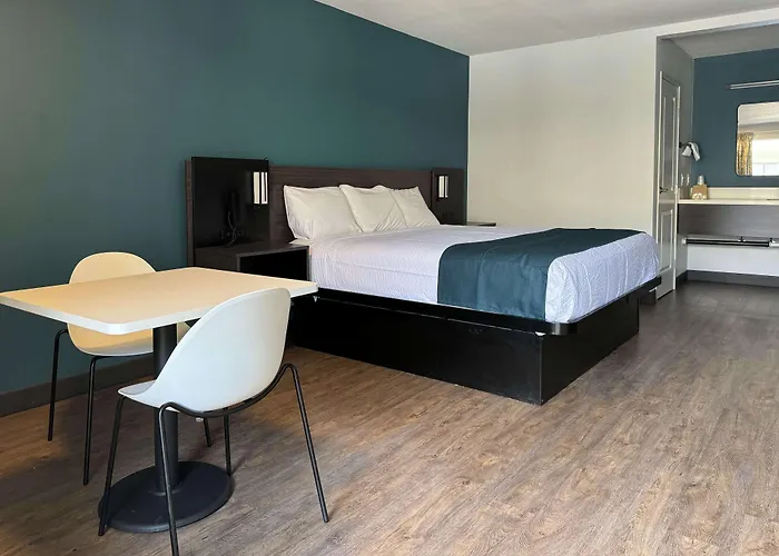 Studio 6 Suites Gardena, Ca