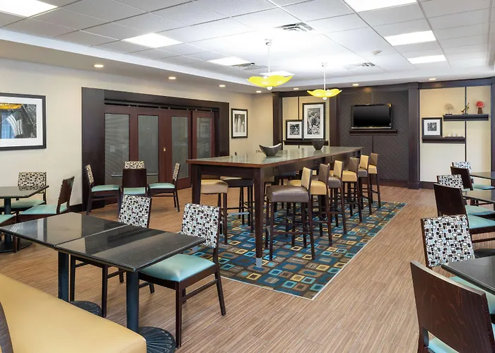Hampton Inn & Suites Cleveland-Airport/Middleburg Heights