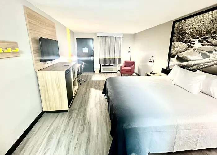 Super 8 By Wyndham Manchester Tn