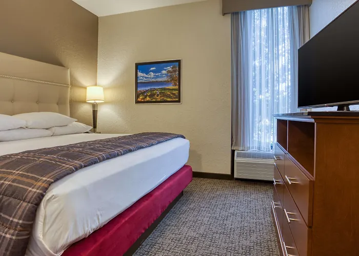 Drury Inn & Suites St. Louis - Fairview Heights