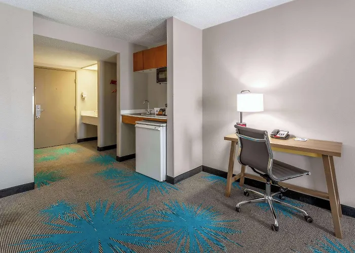 Days Inn & Suites By Wyndham Denver International Airport