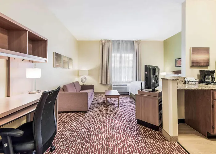 Birch Hills Suites - Blue Ash