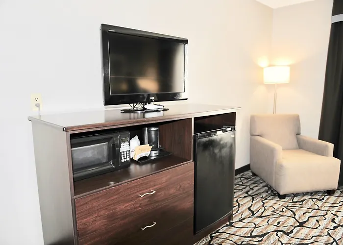 Days Inn & Suites By Wyndham Wausau