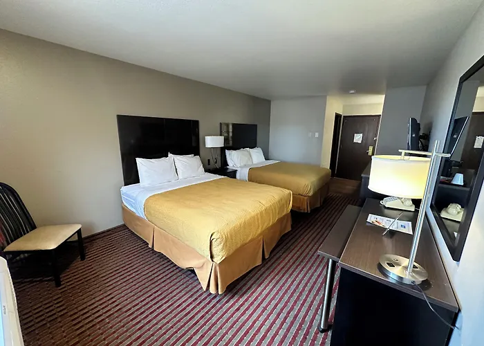 Rodeway Inn & Suites Madison East