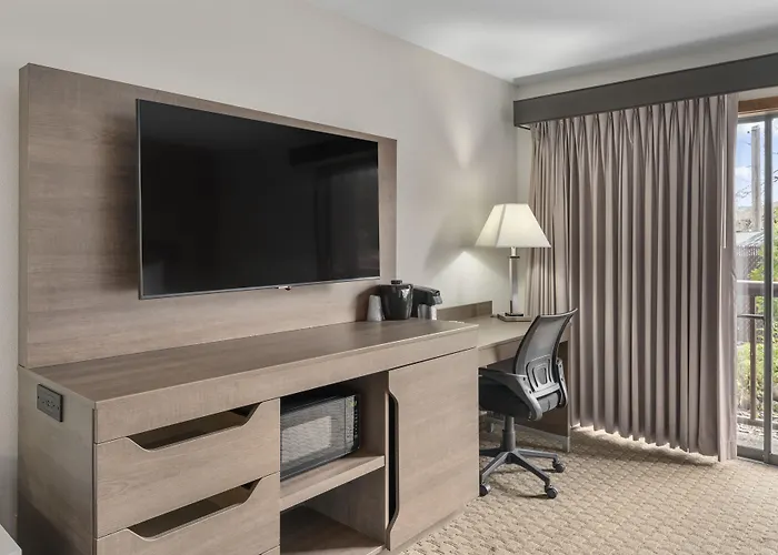 Sandpoint Hotel & Suites Downtown