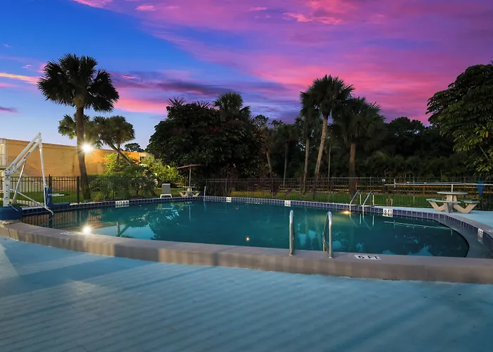 Hometowne Studios By Red Roof Vero Beach - I-95