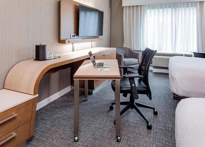 Courtyard By Marriott Portsmouth