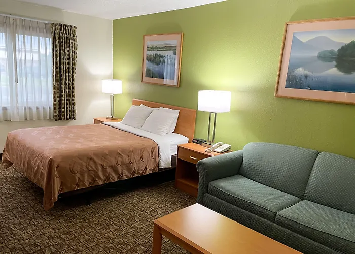 Hudson Inn & Suites