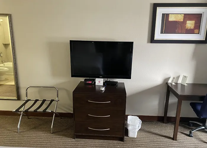 Days Inn By Wyndham Perryville Mo