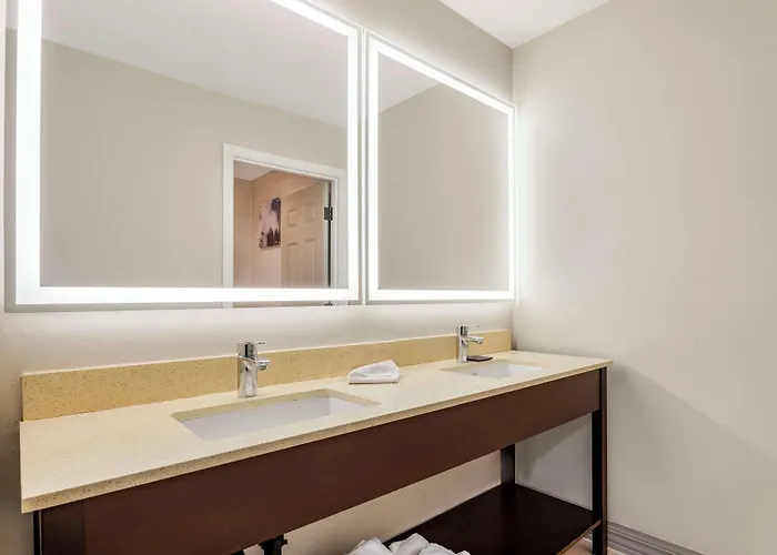 Best Western Plus Grand Manor Inn