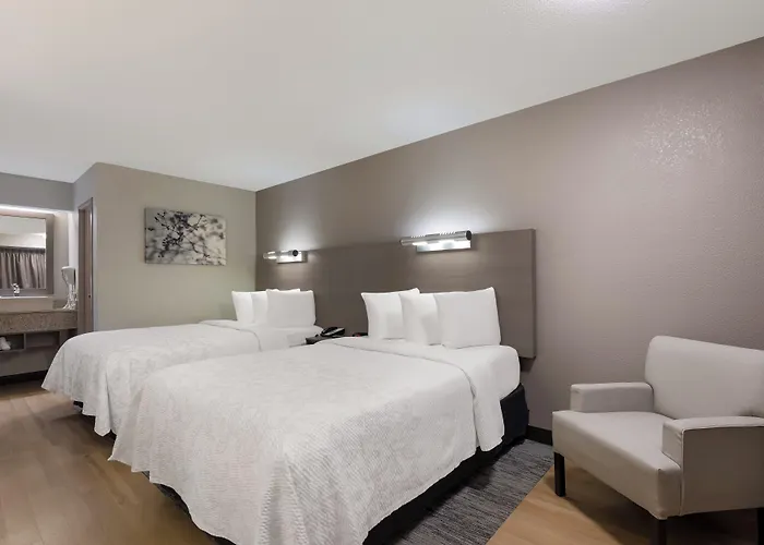 Red Roof Inn Plus+ Chicago - Naperville