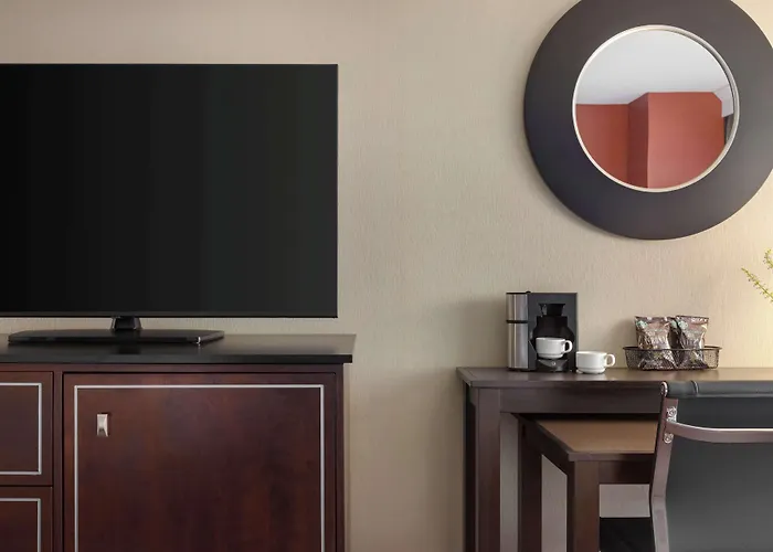 Doubletree By Hilton New York-Laguardia