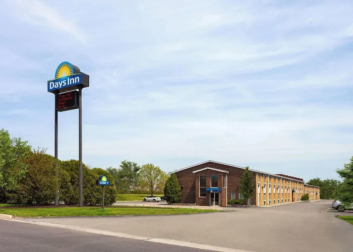 Days Inn By Wyndham Rockford I-90 Walking Distance To Casino
