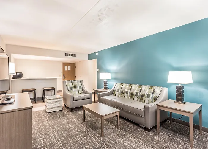 Everspring Inn And Suites