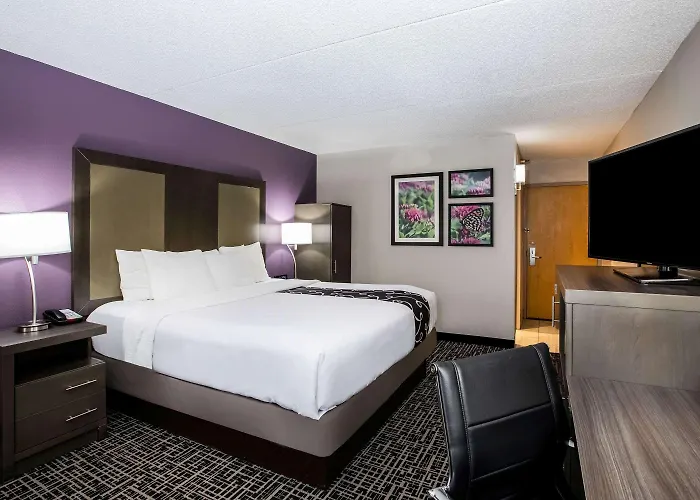 La Quinta Inn By Wyndham Davenport & Conference Center