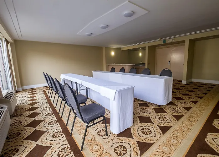 Howard Johnson By Wyndham Fullerton/Anaheim Conference Cntr