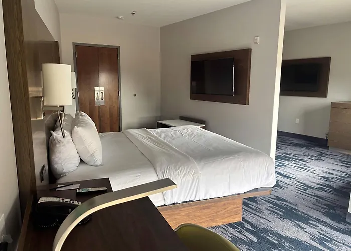 Comfort Inn & Suites Near Lake Guntersville