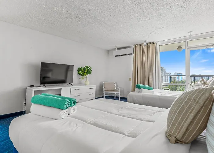 Ocean View Deluxe Suite: Pvt. Beach & Pool