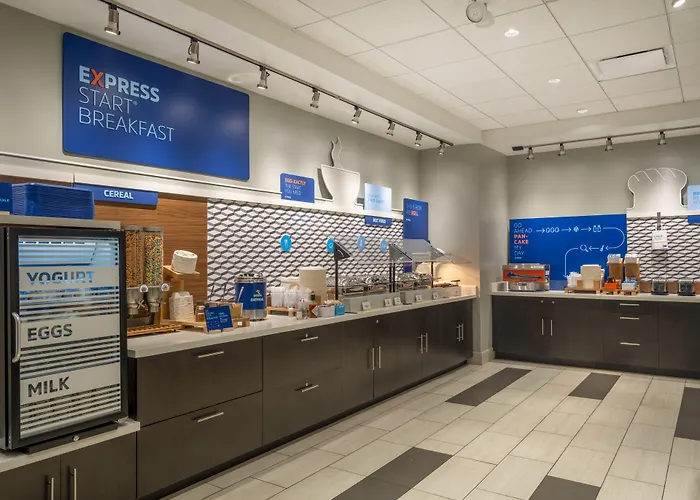 Holiday Inn Express & Suites - Watertown By Ihg