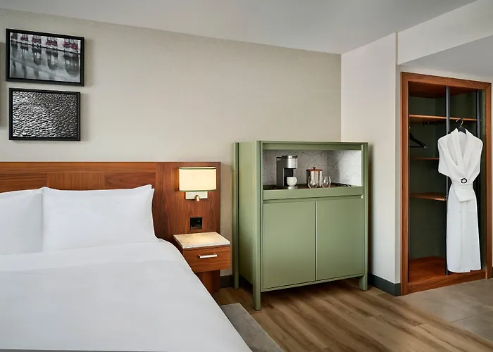 Ômage Hotel, Montreal Laval, a Tribute Portfolio Hotel