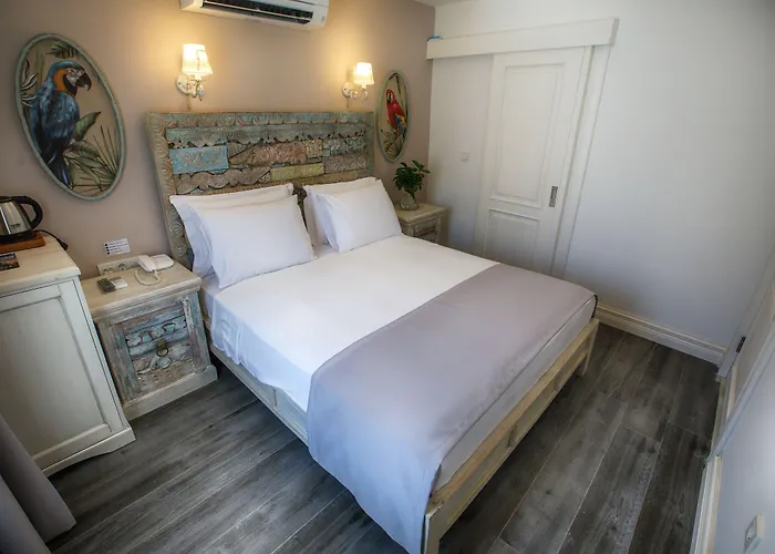 No 10 Hotel