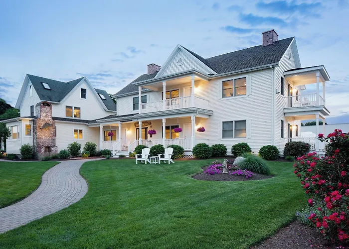 Inn At Harbor Hill Marina Niantic