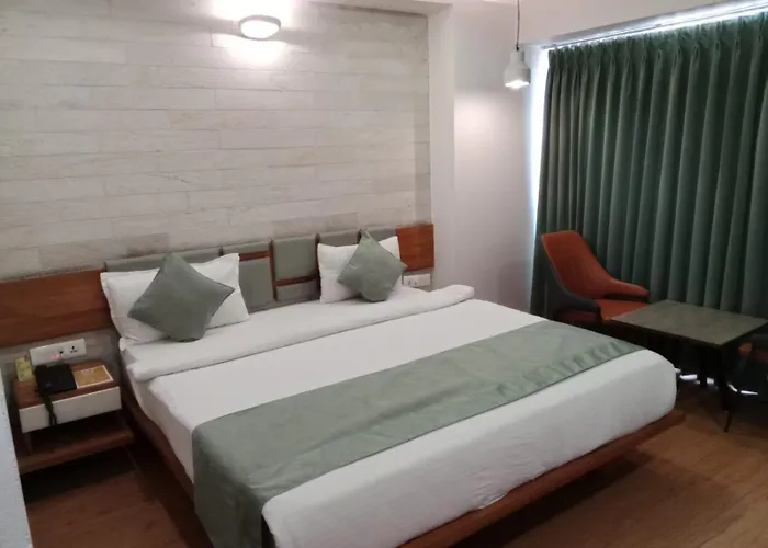 Hotel Grand Elegance