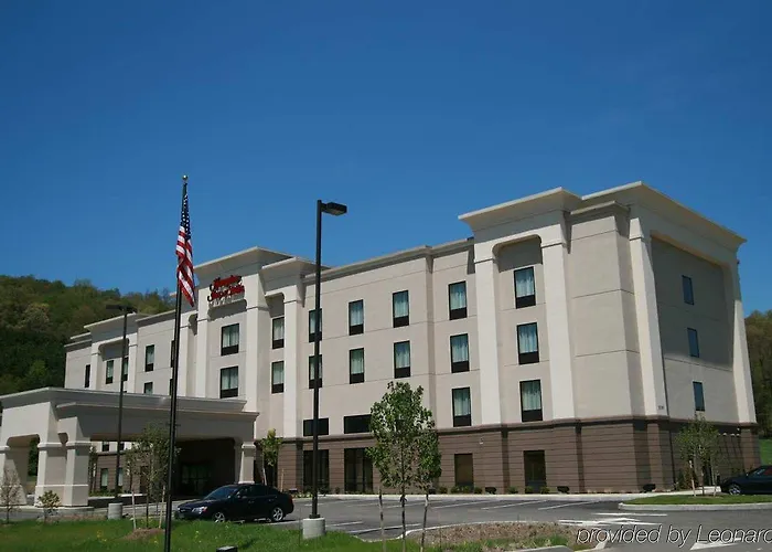 Hampton Inn & Suites Warren