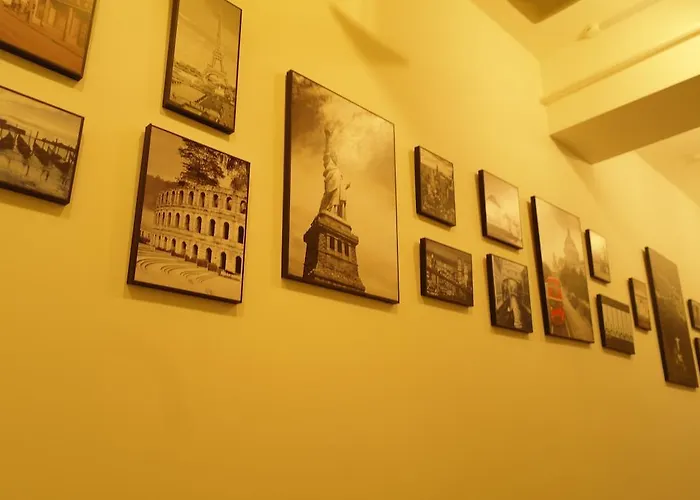 Chic Capsule Otel
