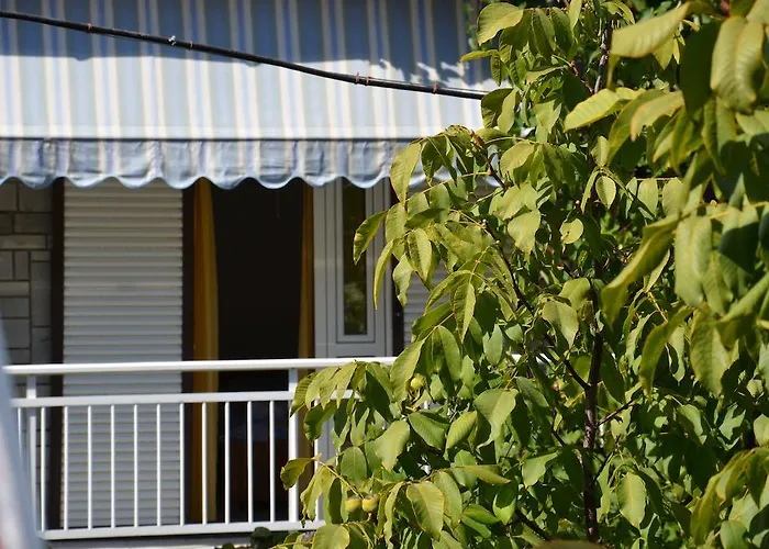 Chrisi Akti Hotel