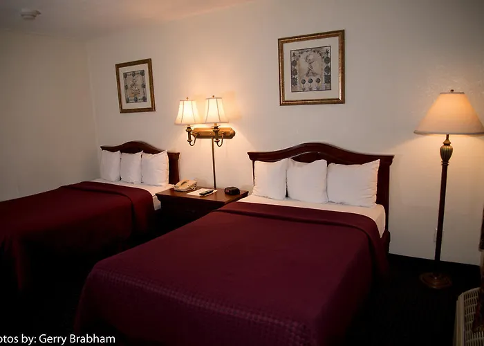 Rocky Mount Inn - Rocky Mount