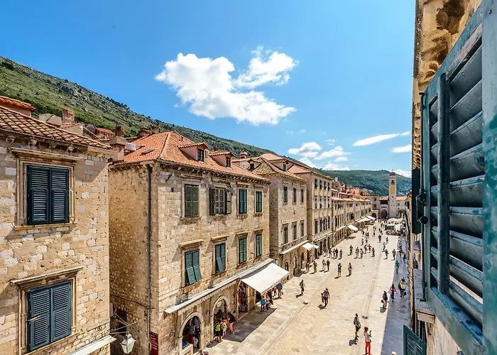 Stradun View En Suite Rooms & Studio