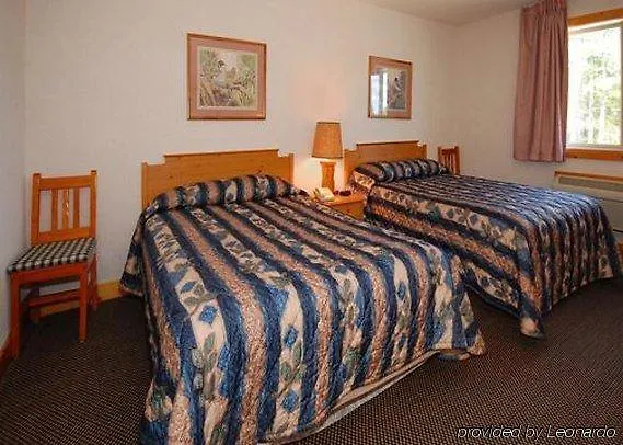 Econo Lodge Inn & Suites