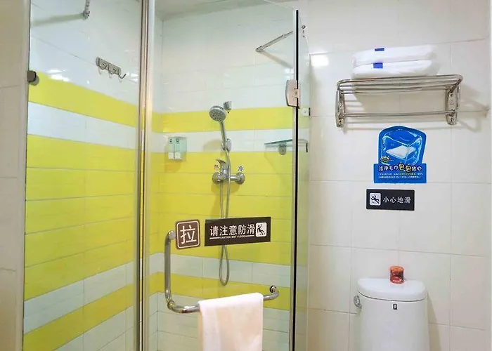 7 Days Inn Meizhou Wuzhou City Bus Station